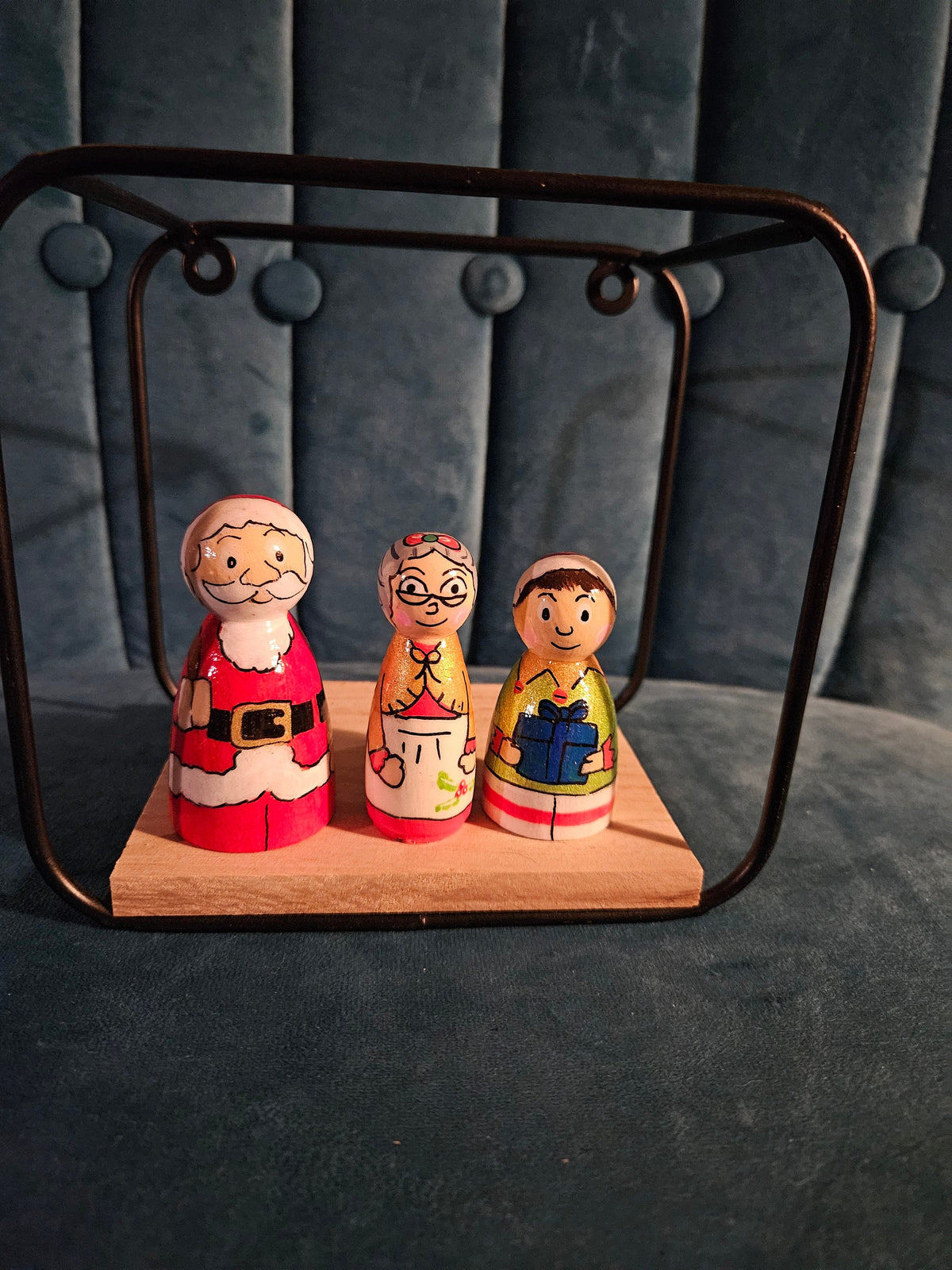 Santa, Mrs claus and elf peg dolls