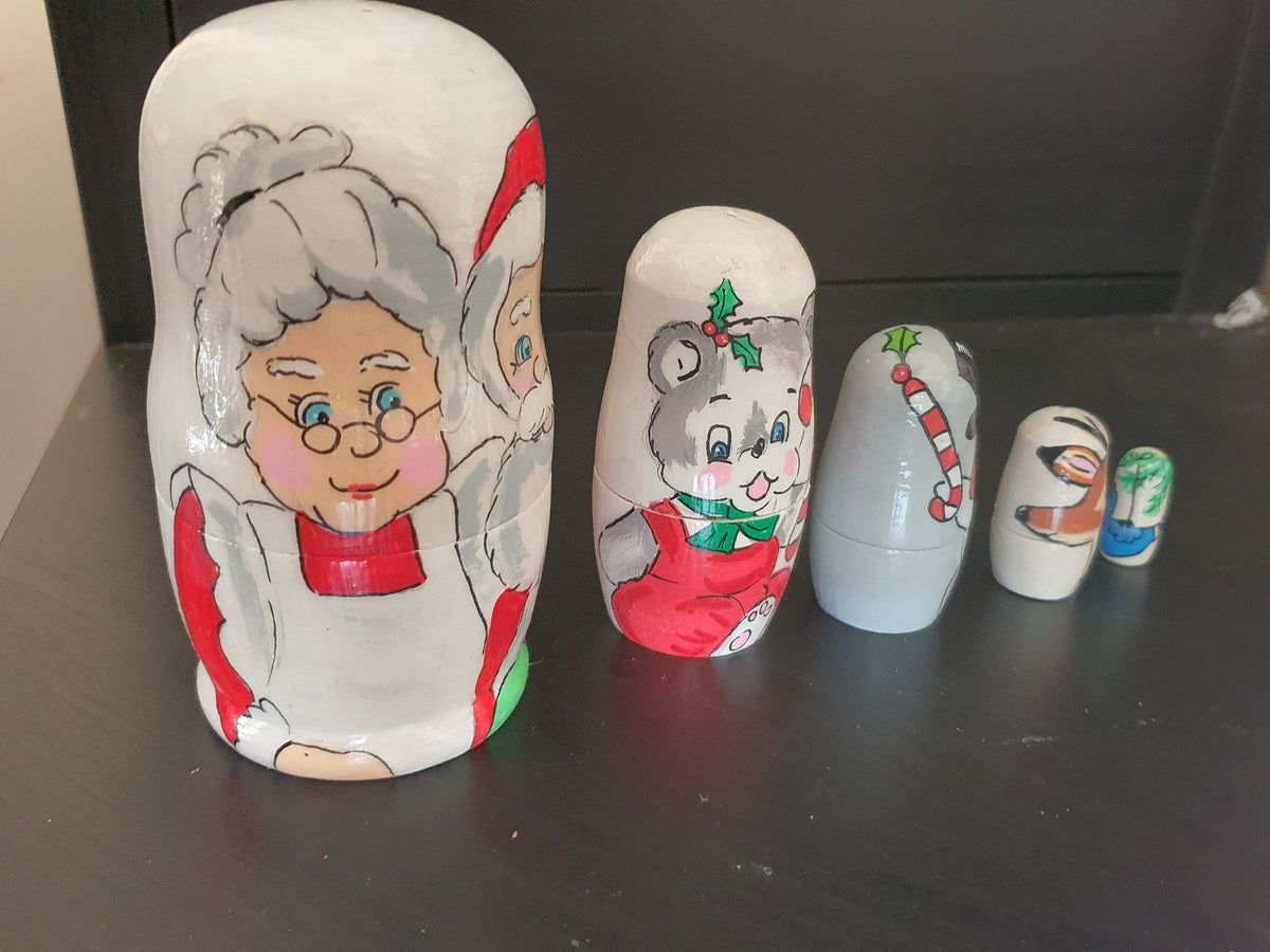 Christmas nesting doll set