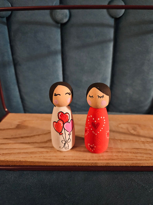 Set of 2 valentines peg dolls