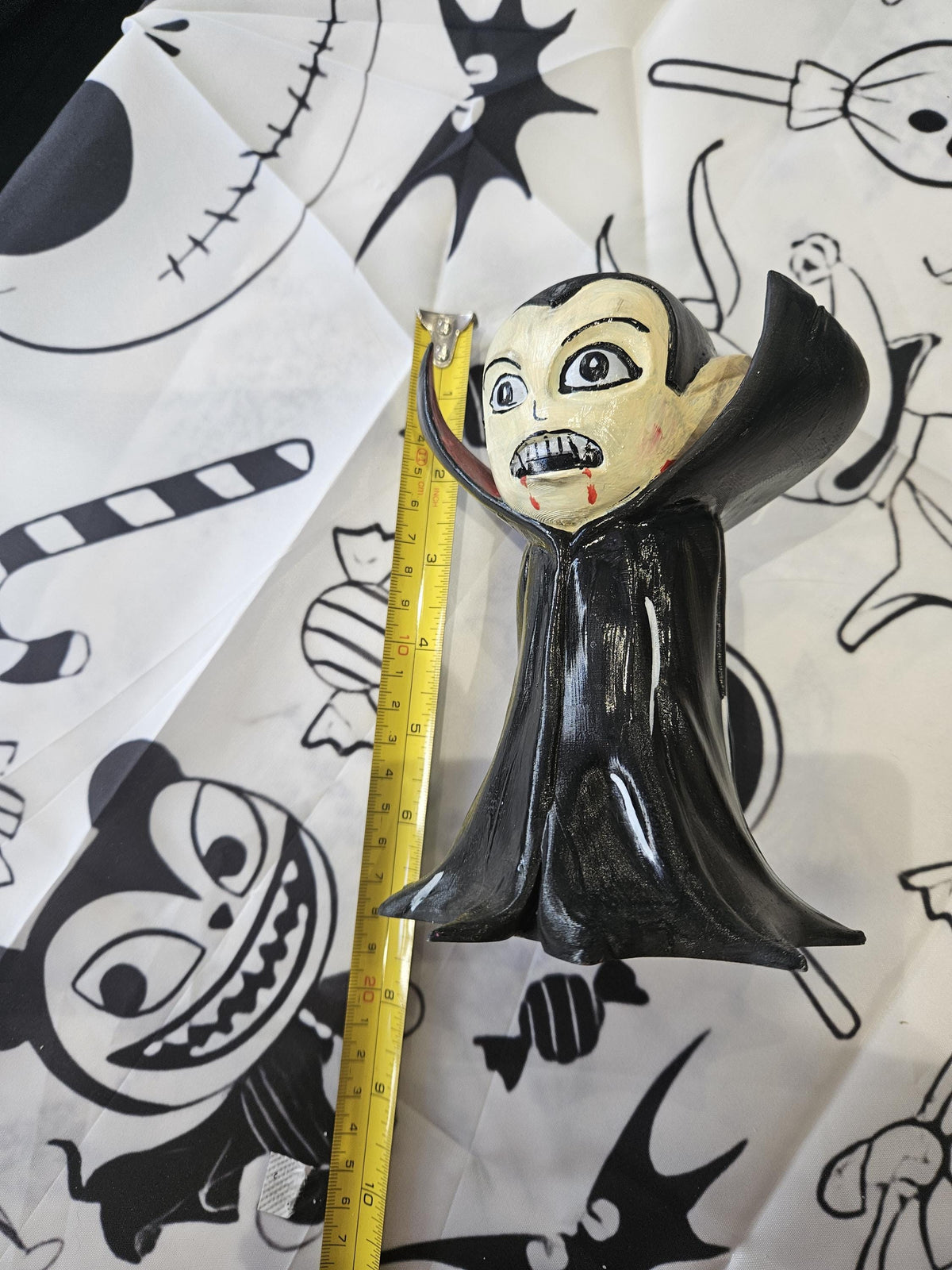 3d-Printed Dracula Paint Kit with figure, paints and brushes